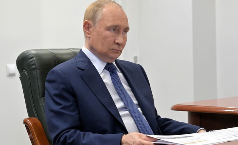 Путин отменил ежегодные декларации доходов для чиновников